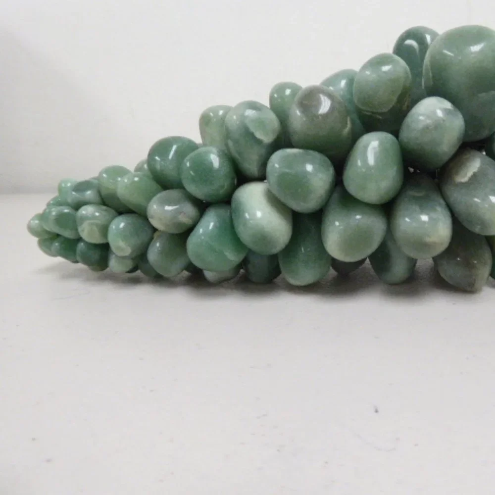 Vintage jade green quartz stone bunch of grapes 9.5 x 4
